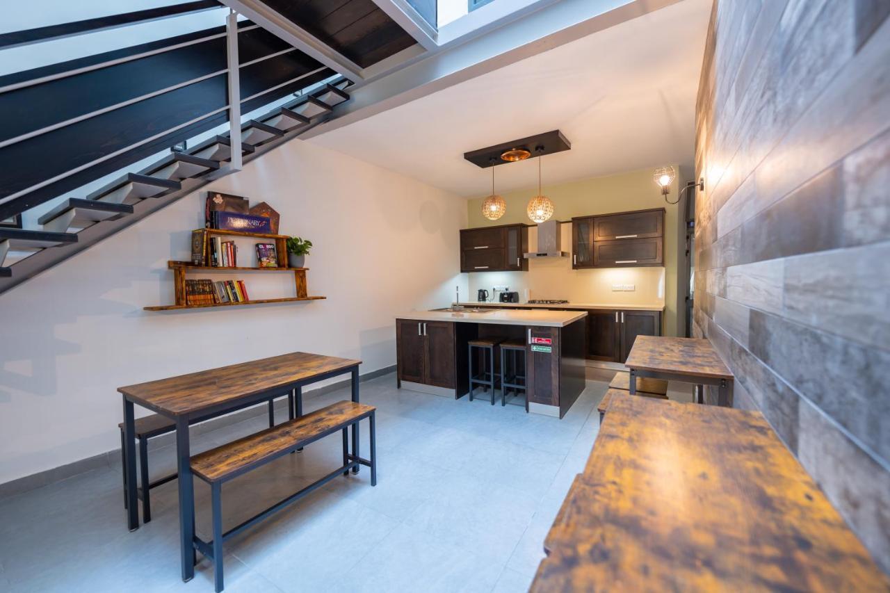 Entire House 3 Bedrooms 度假居 *