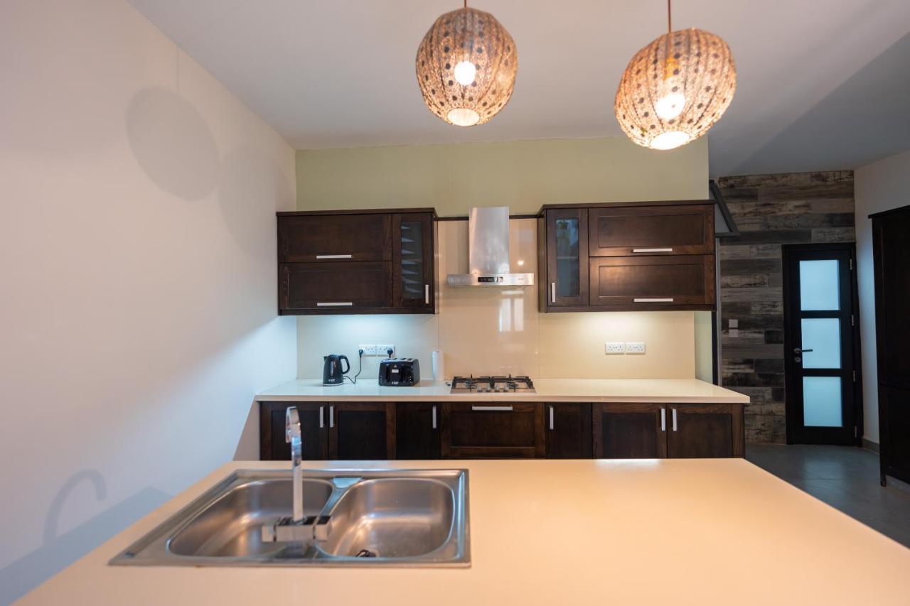 Entire House 3 Bedrooms 度假居 *
