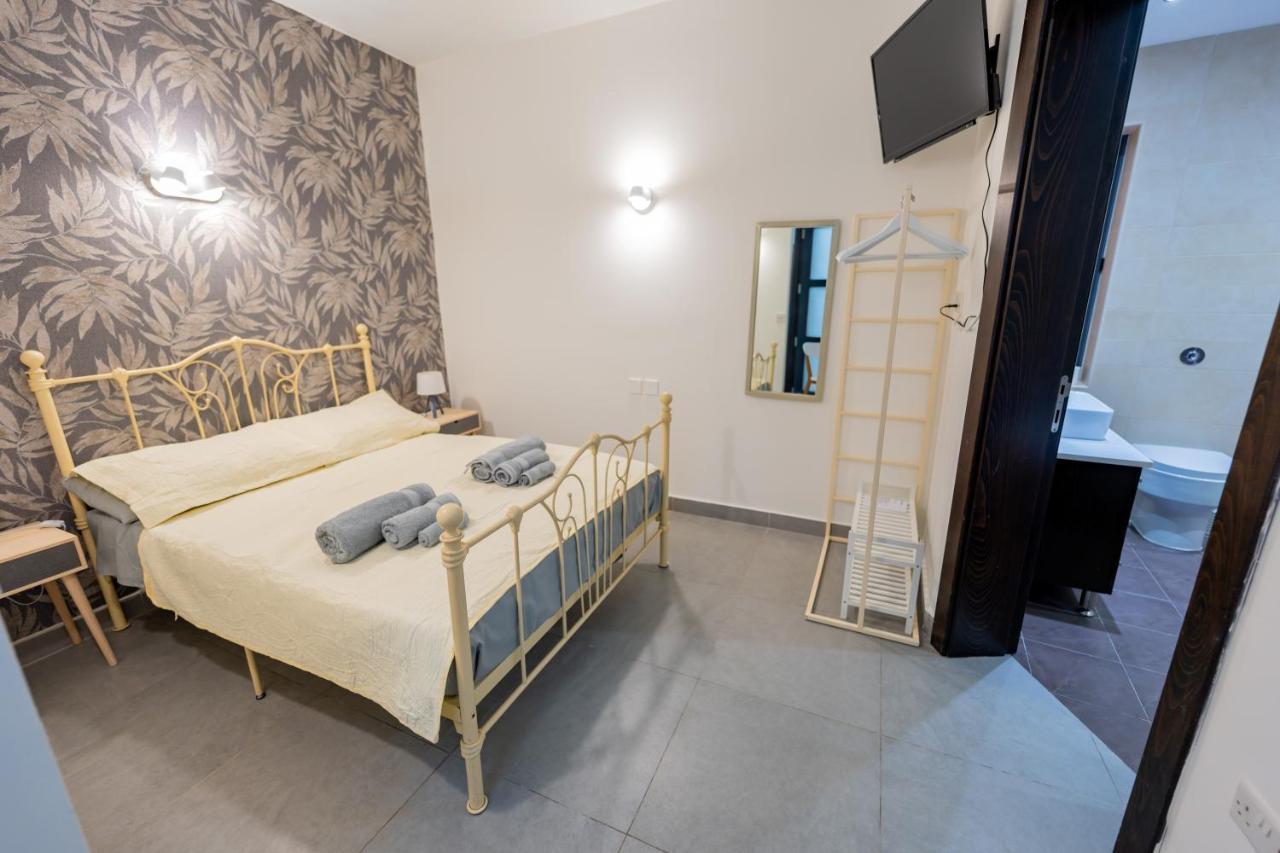 Entire House 3 Bedrooms