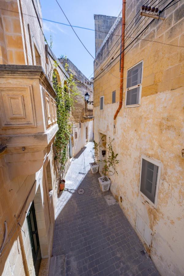 Entire House 3 Bedrooms Victoria